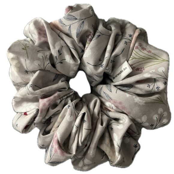 XL Scrunchie- Gray Floral - Picture 1 of 1